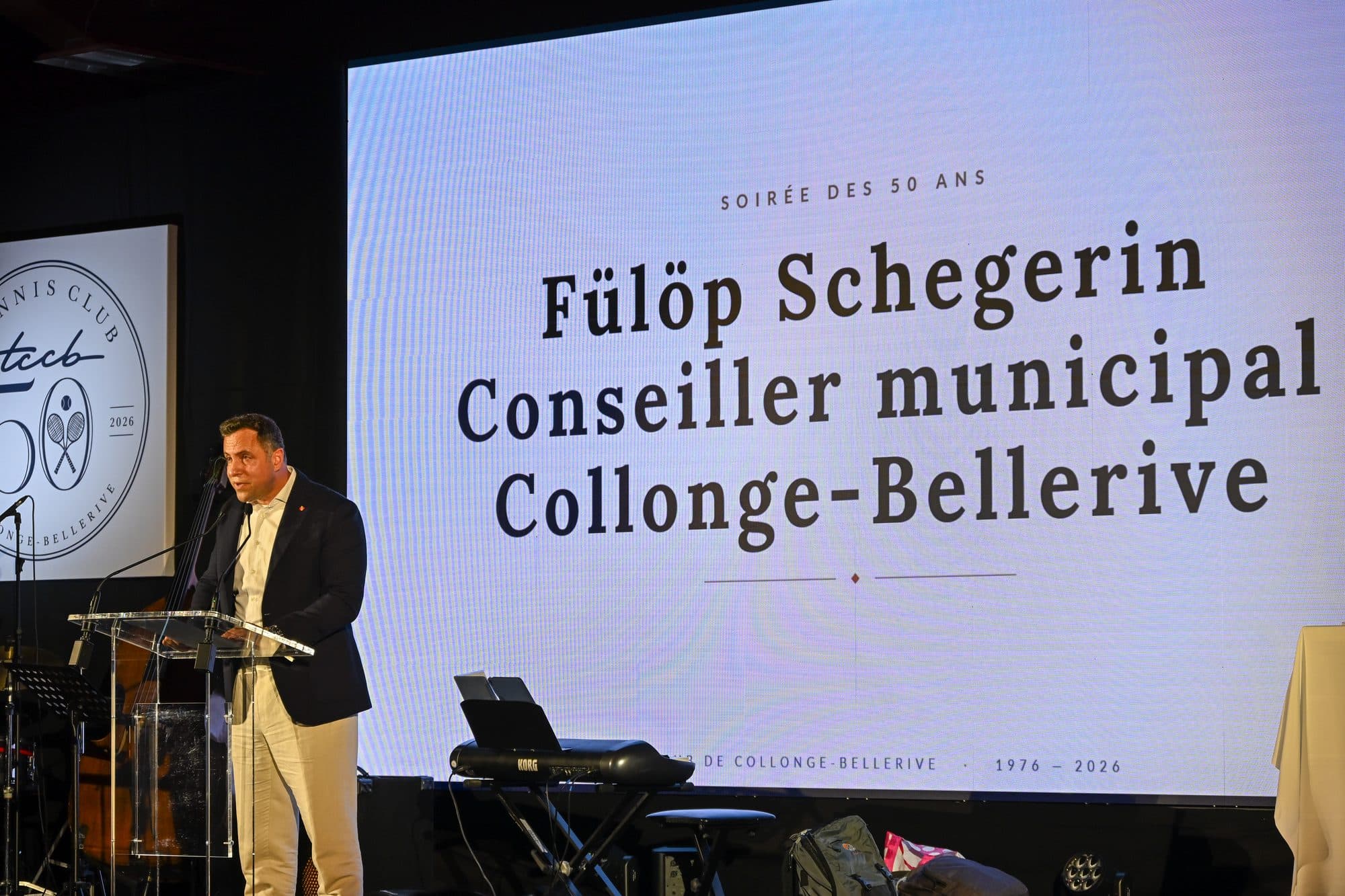 Fülöp Schegerin, conseiller municipal de Collonge-Bellerive, au pupitre