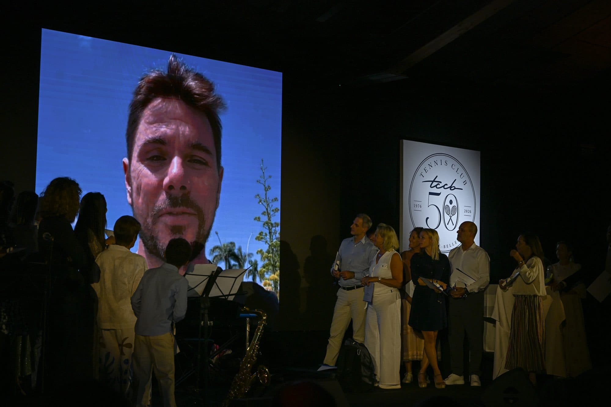 Message vidéo de Stan Wawrinka projeté sur grand écran pendant la soirée