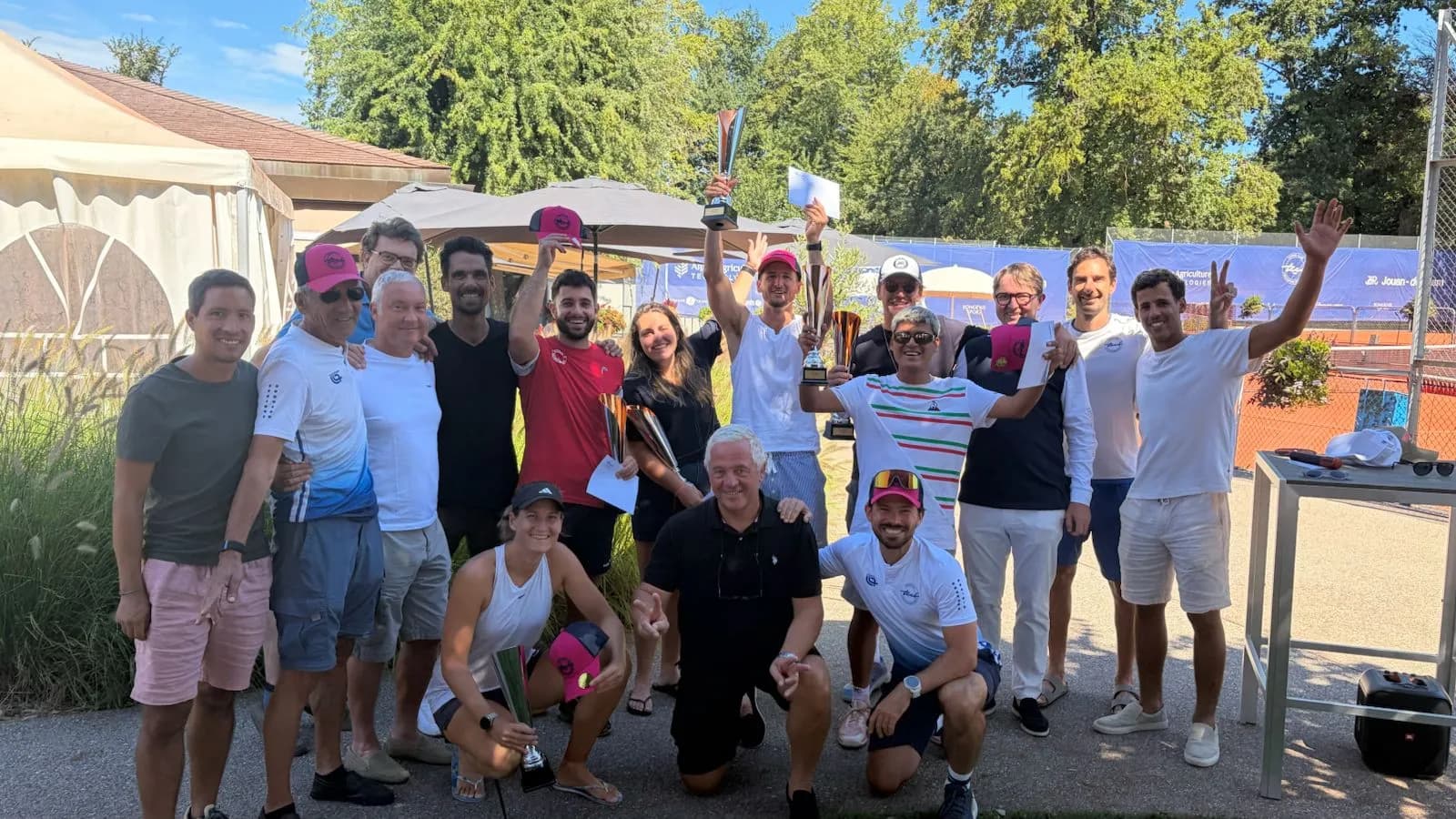 Photo de groupe des vainqueurs et participants du TCCB Open 2026
