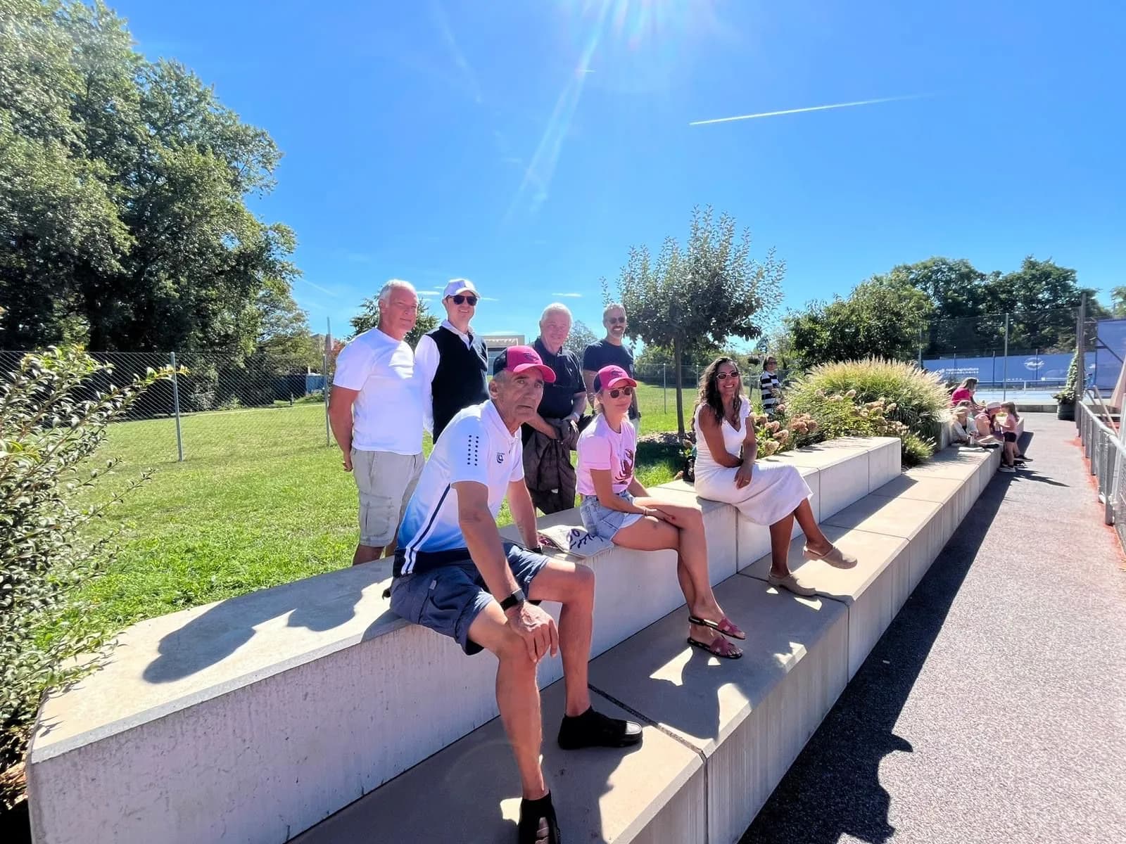 Membres et participants du TCCB Open sur les gradins du club