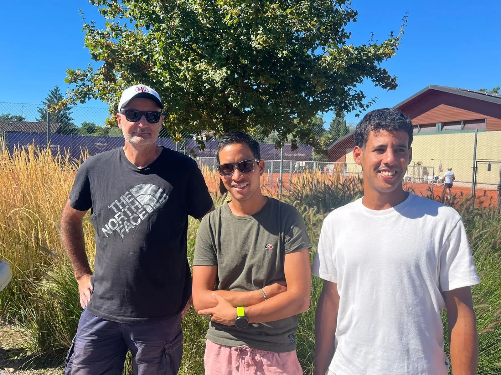 Participants du TCCB Open devant le club-house