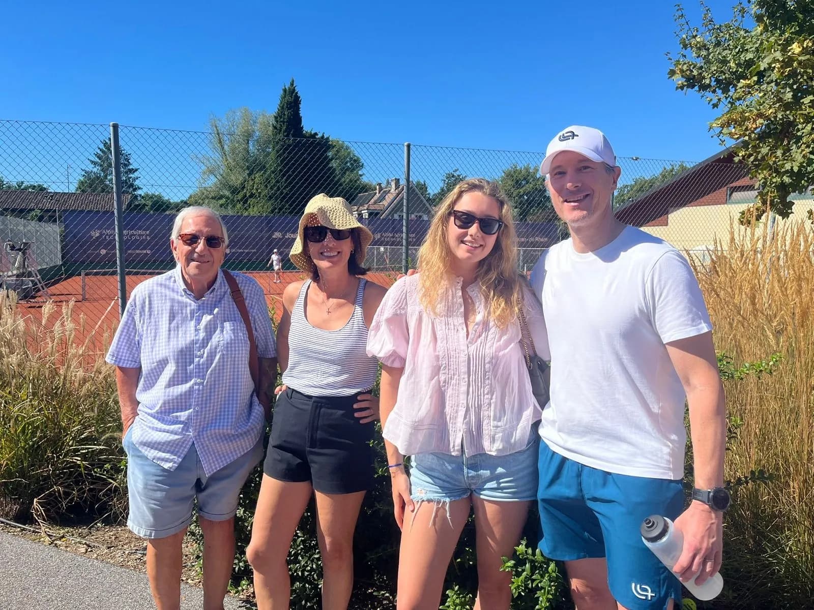 Public et joueurs du TCCB Open au bord des courts
