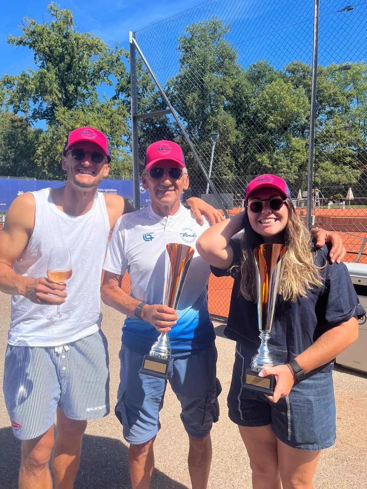 Vainqueurs du TCCB Open avec leurs trophées